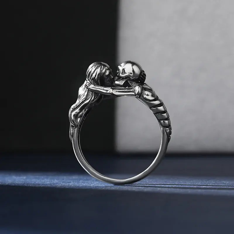 Jeulia &Quot;Kiss Of Death&Quot; Skull Sterling Silver Ring